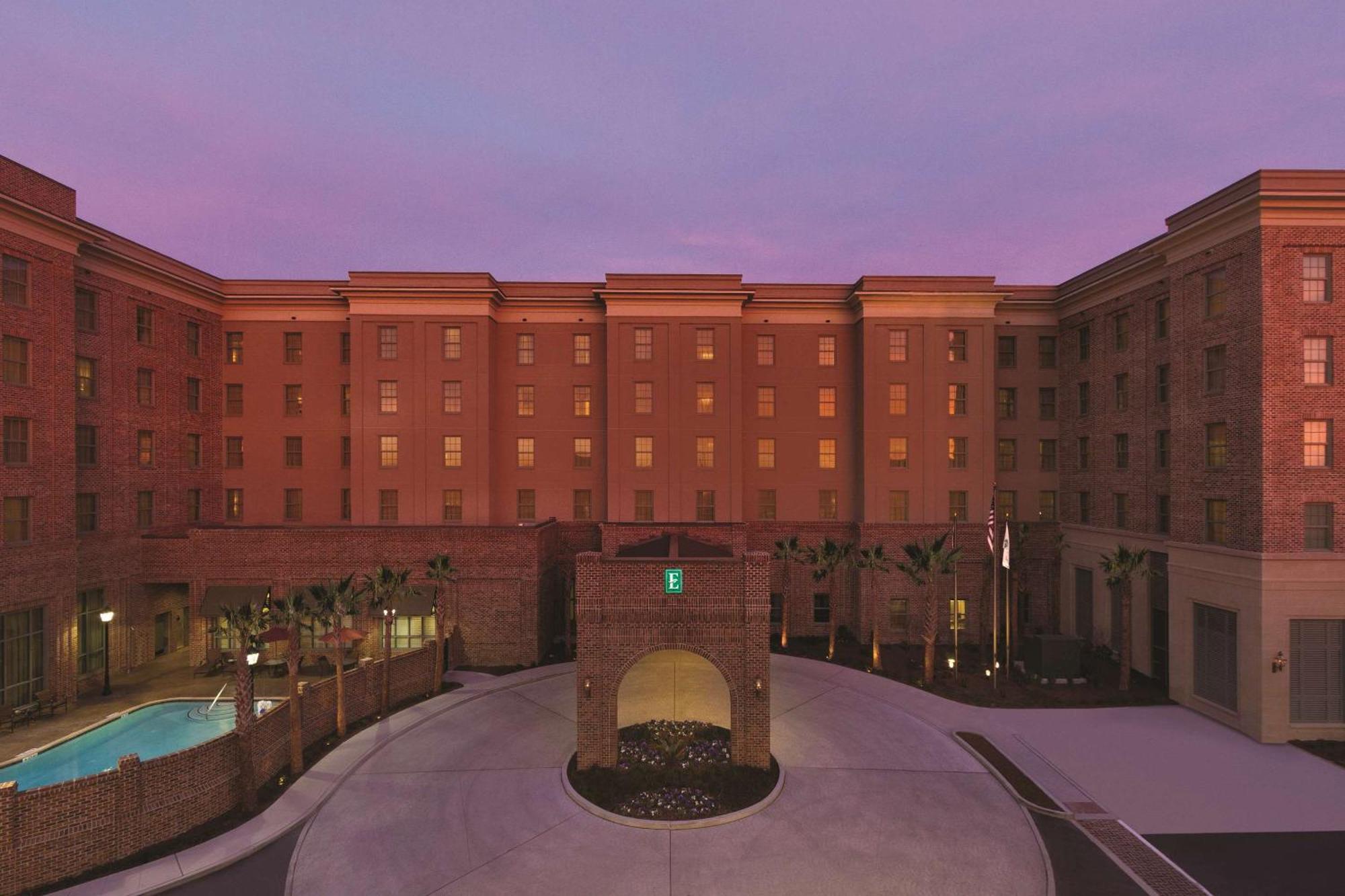 Embassy Suites Savannah Historic District Exterior photo