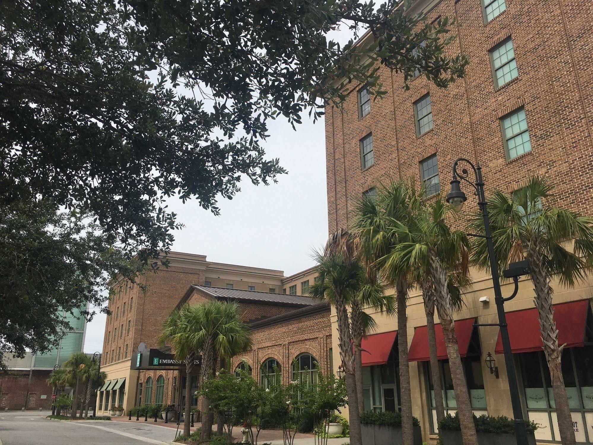 Embassy Suites Savannah Historic District Exterior photo